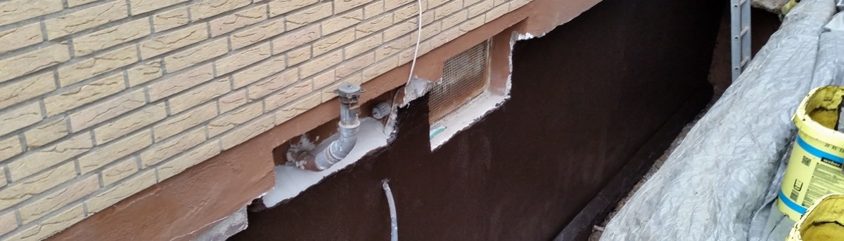 Schadstelle im Klinkermauerwerk vor der Sanierung